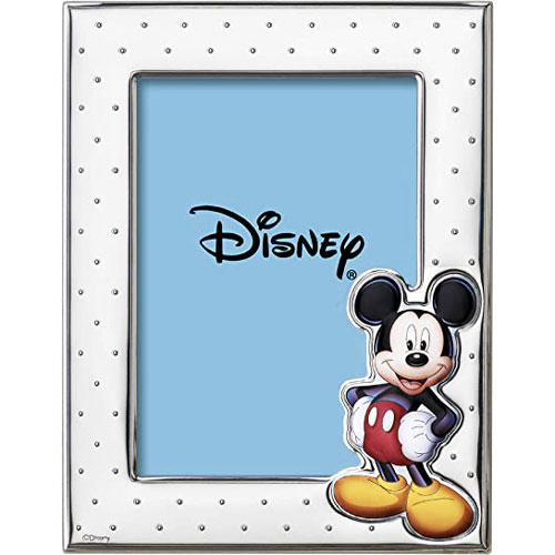 Cornice portafoto firmata Disney da bambino in lamina d'argento e retro in legno bianco con l'immagine di Mickey Mouse. Misura della foto interna 13 x 18 cm.