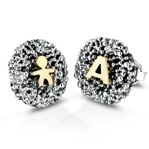 Orecchini argento 925 cerchi con simboli o iniziali in bronzo, chiusura a farfallina. Dimensione orecchino 1,4cm circa.